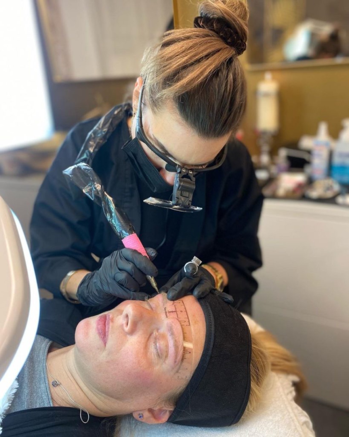 Powder Brows Behandlung bei Boudoir Cosmetics